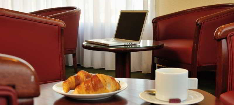 Hotel De La Briere Триньяк Экстерьер фото